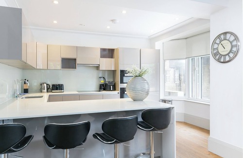 City of Westminster Apartment | Park Lane Prestige - Modern 2BR Apartment