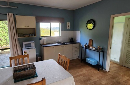 Bay of Islands Cottage | Park-like grounds, stunning sea views & private trail to the water's edge.
