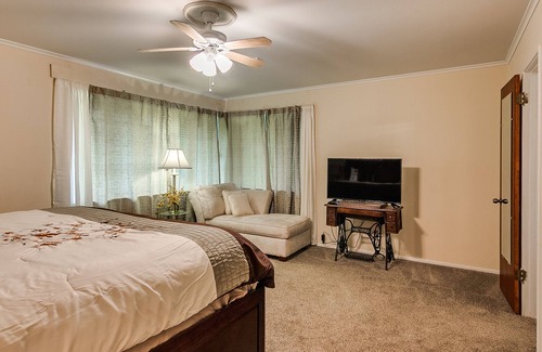 Central Oklahoma City House | Park Manor- mins to all OKC has to offer!