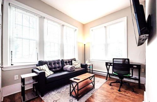 Wilmington Apartment | Park Place- cozy modern space fully updated fast WiFi good coffee and easy parking