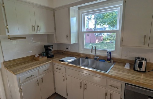 Ashwaubenon House | Park Place - Front Row to Lambeau Field! Sleeps 10