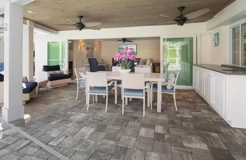 Park Shore House | Park Shore Paradise Minutes to White Sand Beaches