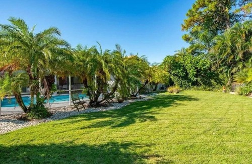 Park Shore House | Park Shore Paradise Minutes to White Sand Beaches