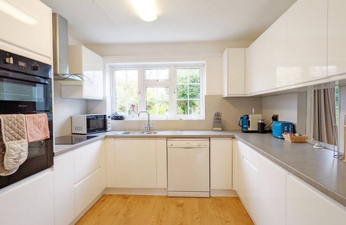 West Wittering Cottage | Park Side - West Wittering - a town house that sleeps 10 guests in 5 bedrooms