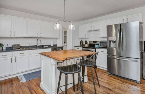 Earlewood House | Park St Haven | 4BR w/Patio