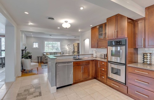 Locust Grove House | Park Street Cottage - 5 bdrm/4 bath - North Downtown