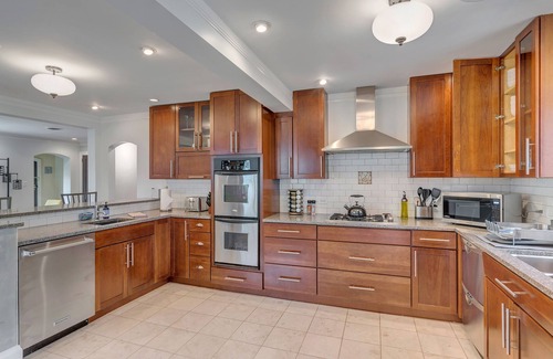 Locust Grove House | Park Street Cottage - 5 bdrm/4 bath - North Downtown