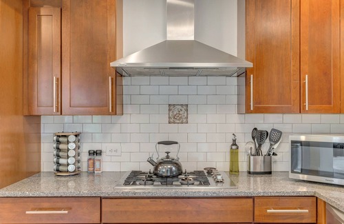 Locust Grove House | Park Street Cottage - 5 bdrm/4 bath - North Downtown