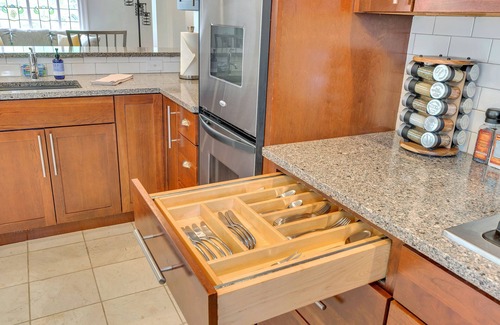 Locust Grove House | Park Street Cottage - 5 bdrm/4 bath - North Downtown