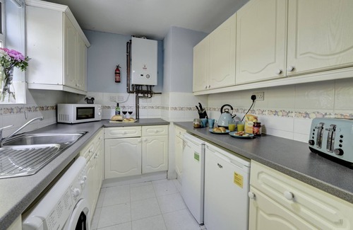 Warrington House | Park View - 4 bedrooms, sleeps 7 family members or 5 contractors