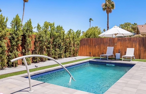 Downtown Palm Springs House | Park View Bungalow - Beautiful remodel in Demuth Park