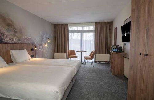 Zeegse Hotel | Park-view Escape Near Cultural Hotspots in Cozy Rooms - 4 Units