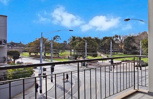 Caulfield North Apartment | Park View Modern Apartment With Balcony & Parking