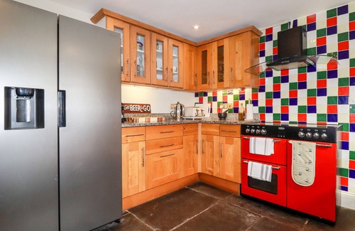 St Teath Cottage | PARK VIEW, pet friendly, with open fire in St Teath