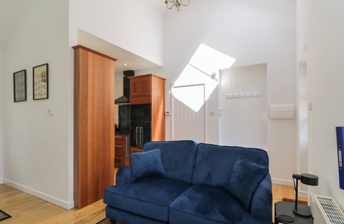 Minchinhampton Cottage | PARK VIEW, romantic, with a garden in Minchinhampton