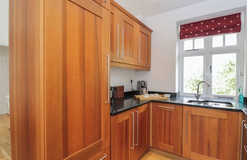 Minchinhampton Cottage | PARK VIEW, romantic, with a garden in Minchinhampton