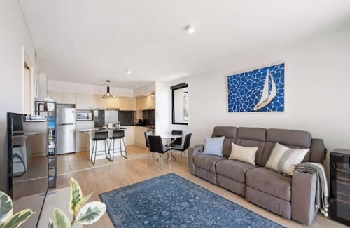 Broadbeach Waters Apartment | Park Views & Luxe Amenities in Broadbeach
