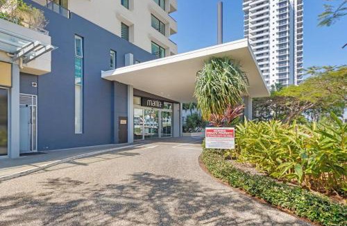 Broadbeach Apartment | Park Views & Luxe Amenities in Broadbeach