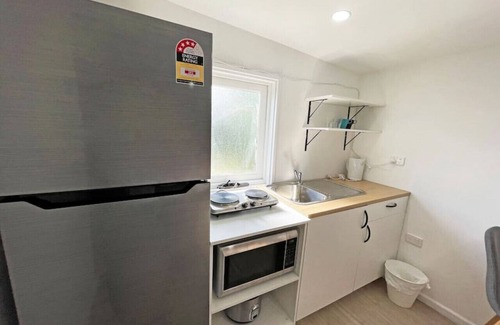 Parkdale Cabin | Parkdale Compact Backyard Cabin Beachside Wi-Fi near Mentone