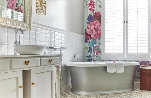 Paradise House | Parkes Manor