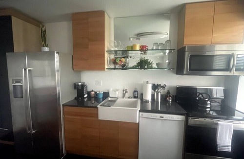 Bloomfield Apartment | ~Parking~ Elevator ~West Penn~ Centrally Located