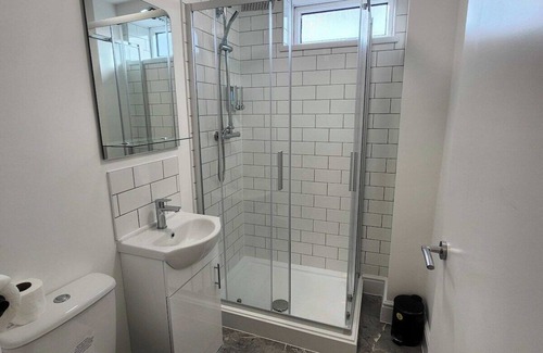 Margam Apartment | Parking, En-Suite Double Room, Kitchen