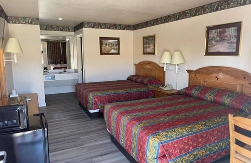 Mathis Hotel | Parking Included, Walk to Dining & Enjoy Lake Corpus Area