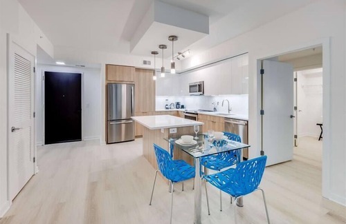 NoMa Hotel | Parking & Onsite Retail | Steps from Metro RL | Washington DC