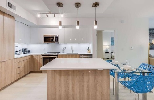 NoMa Hotel | Parking & Onsite Retail | Steps from Metro RL | Washington DC