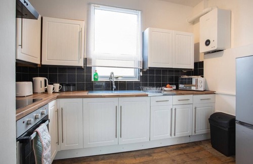 Lincoln House | * Parking * Smart TV * Sleeps up to 7 * Fast Wi-FI