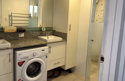 East Victoria Park Apartment | Parkline Two Bedroom Deluxe 6 Wifi+B'fast