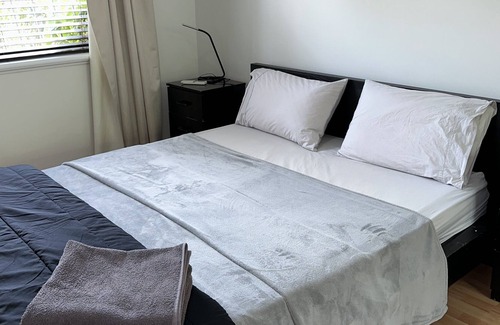 East Victoria Park Apartment | Parkline Two Bedroom Deluxe 6 Wifi+B'fast