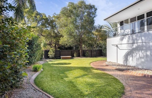 Carindale House | Parkside 5-beds Villa with Meeting Room @Carindale