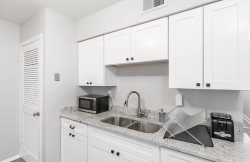 East Memphis House | Parkside & Broadview | Memphis Comfort in City Center