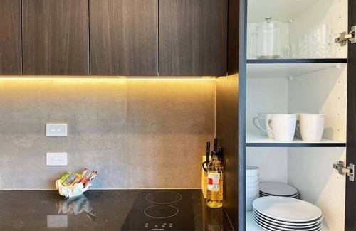 Newton Apartment | Parkside Elegance 1BR on Queen St vs Pool & Gym