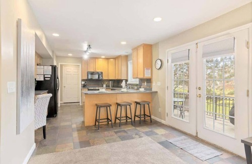 Midvale House | Parkside Escape *HotTub*BBQ* Near Ski Resorts*Park