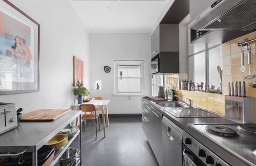 Parkville Apartment | Parkside Hideaway Beautiful Art Deco Design