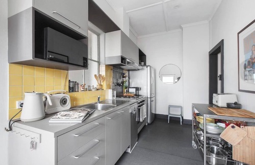 Parkville Apartment | Parkside Hideaway Beautiful Art Deco Design