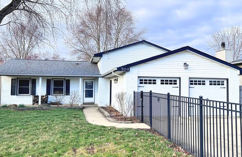 Champaign House | Parkside home close to campus - 2 BD 2 BA