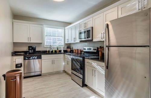 Midtown Condo | *Parkside KING SUITE in Midtown with FREE parking*