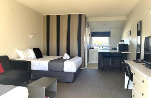 New Plymouth Hotel | Parkside Motel and Apartments
