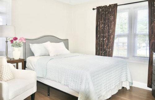 Pineville House | Parkside Retreat