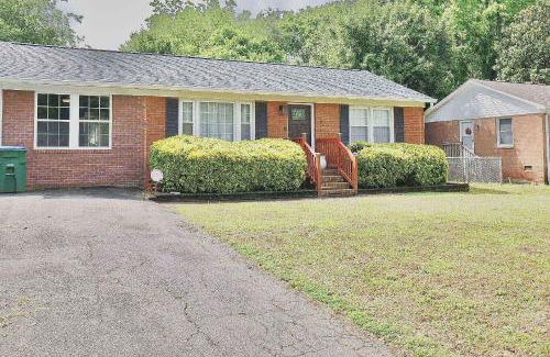 Pineville House | Parkside Retreat