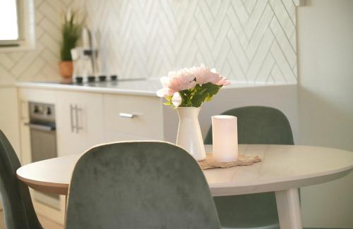 Glenelg North Apartment | Parkside Seabreeze Retreat at Glenelg North