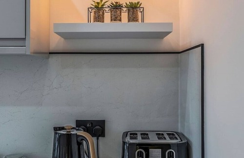 Rosyth House | Parkside -Short commute to Dunfermline & Edinburgh
