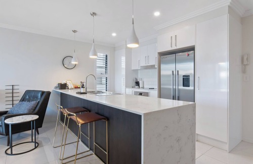 Morningside Apartment | Parkview 2 Bedroom Luxe Suite with BBQ Patio