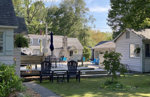 Ludington Cottage | Parkview Cottage #7 - 1/2 block to city beach