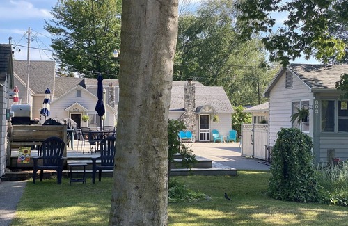 Ludington Cottage | Parkview Cottage #7 - 1/2 block to city beach