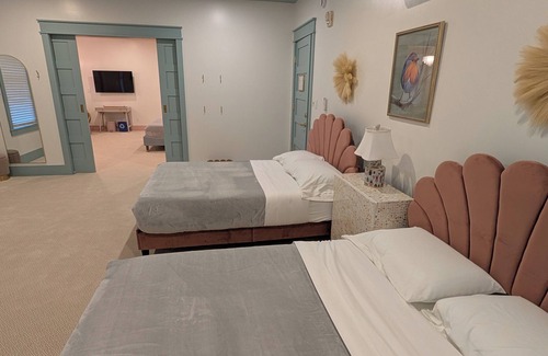 Goshen Bed & Breakfast | Parkway House Goshen Bed & Breakfast-Suite #1 - Boutique Style Family Friendly