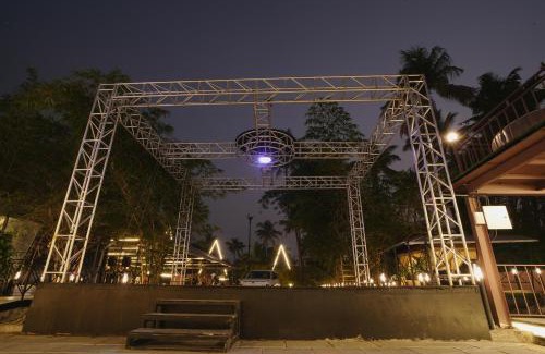 Irinjalakuda Hotel | Parlak